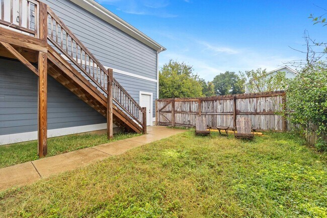 Building Photo - 607 Dowd St