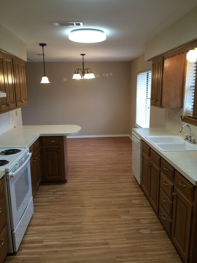 Building Photo - 10616 Debbie Ln