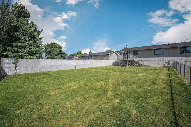 Building Photo - 10820 E Nora Ave