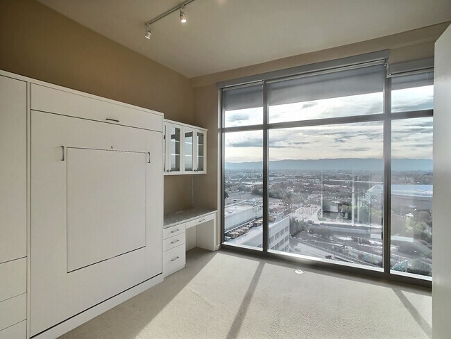 Building Photo - Stunning 2 Bedroom Penthouse Condo with Spectacular Views at Axis