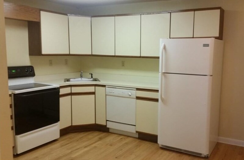 Building Photo - 104 Oakwood Ave