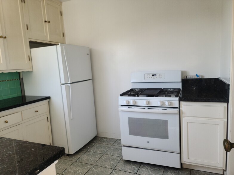 Building Photo - 1855 N Ave 53