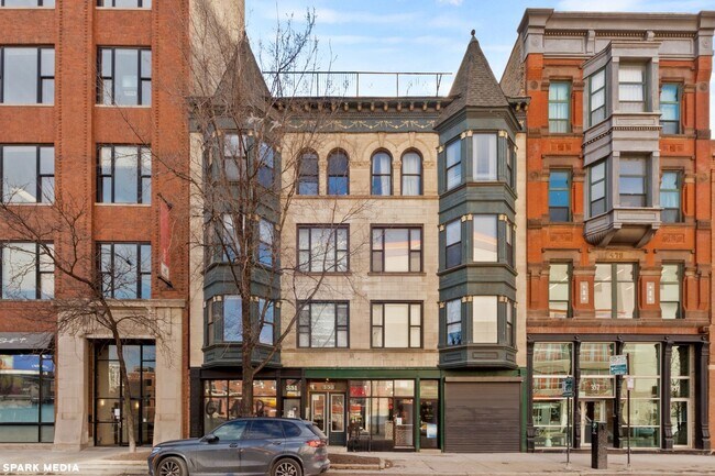 Primary Photo - 353 W Chicago Ave