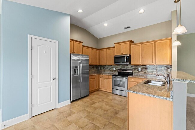 Building Photo - 3 bedroom Ranch Available Now!