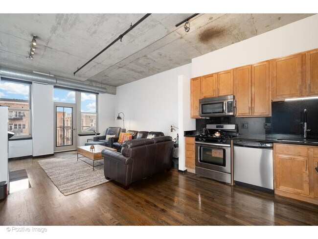 Building Photo - 6 S Laflin St