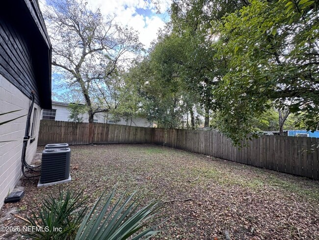 Building Photo - 4114 Moncrief Rd