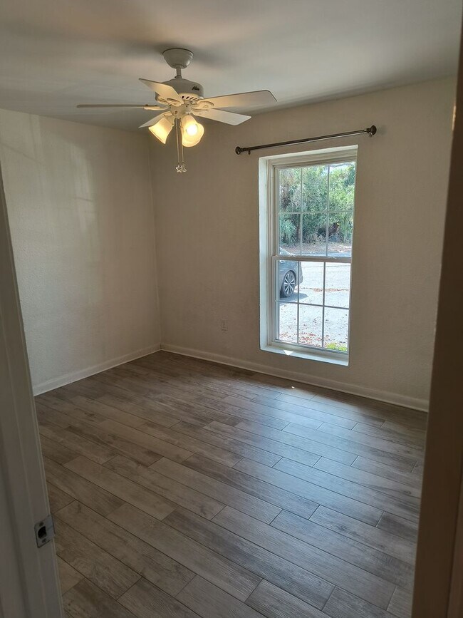 Building Photo - PRICED REDUCED Wonderful 2 Bedroom 1.5 Bathroom condo