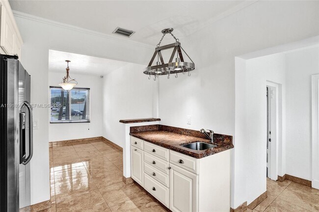 Building Photo - 5801 SW 20th St