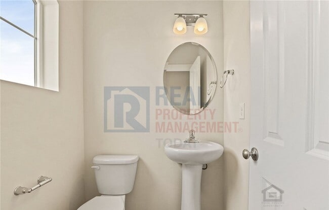 Building Photo - Beautiful 4-Bedroom Home Featuring Open Layout & Stainless Appliances!!