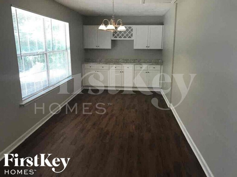 Building Photo - 20 Mildred Ln