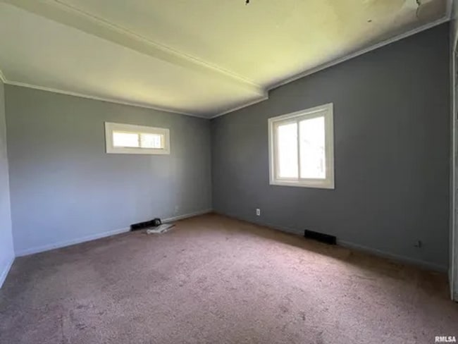 Building Photo - Great Location! $1,500 Down / $690 Month