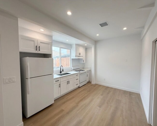 Building Photo - Modern 1BR/1BA New Build house in North Inglewood