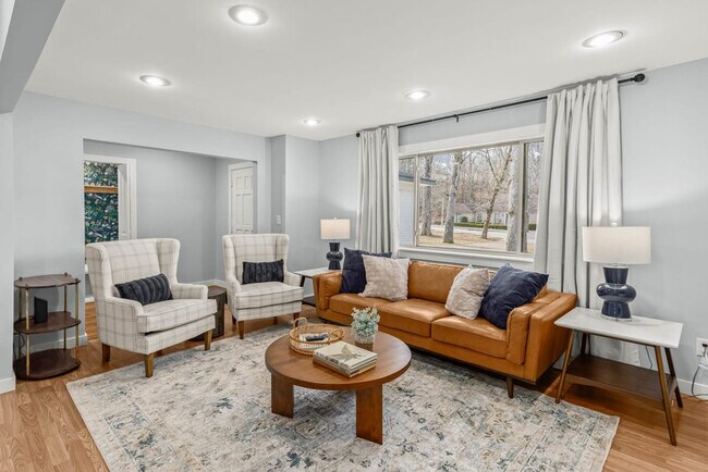 Building Photo - 201 N Dogwood St