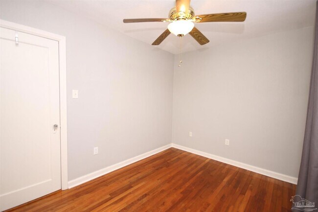 Building Photo - 1221 E Hernandez St