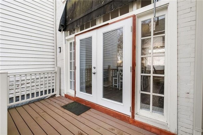 Building Photo - Luxurious 5-Bedroom Rental in the Heart of...