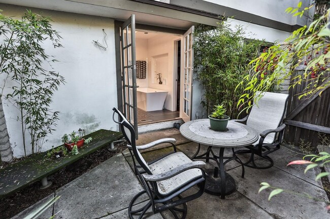 Building Photo - 1769 Ivy Rd