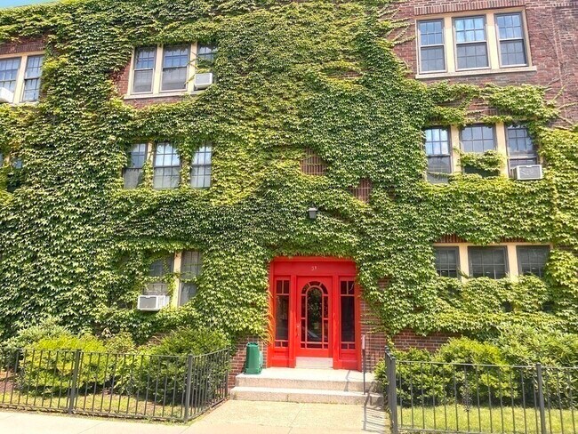 Building Photo - 31 Park St