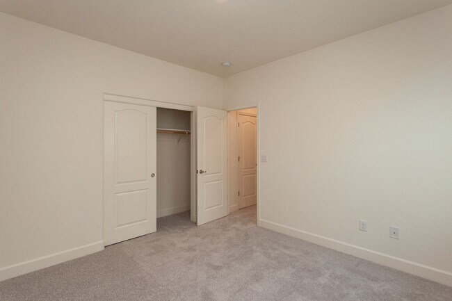 Building Photo - 6049 Red Sun Dr