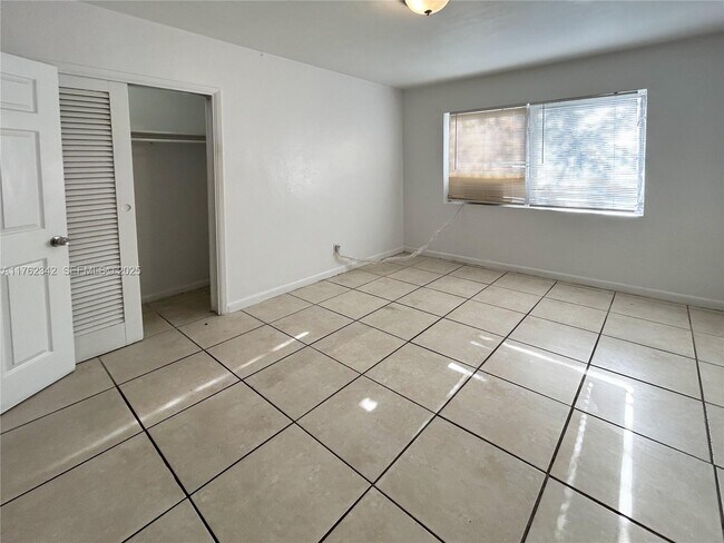 Building Photo - 738 NE 86th St