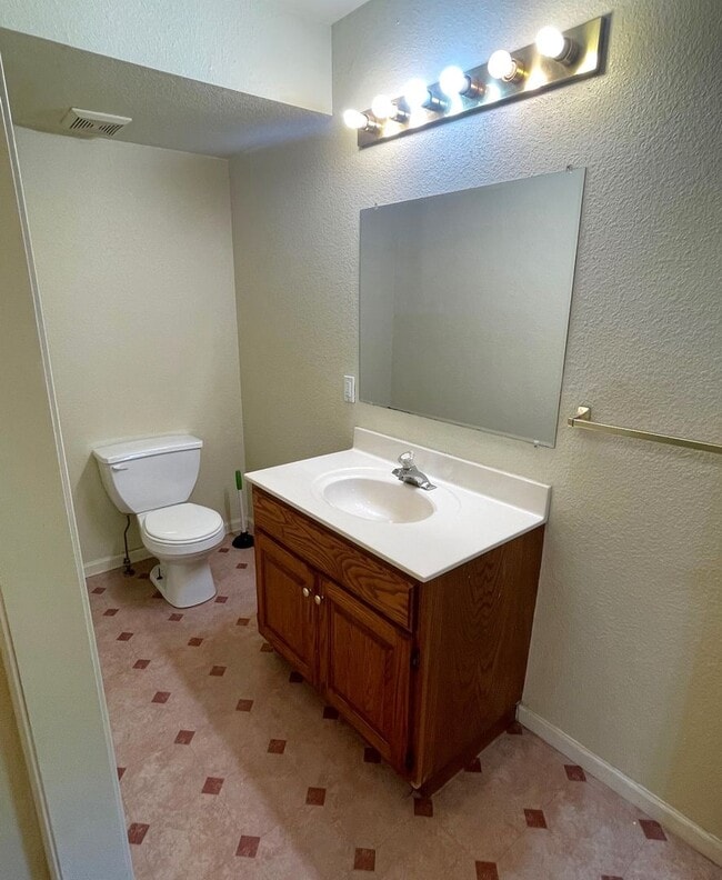 Building Photo - Duplex on Rice Road