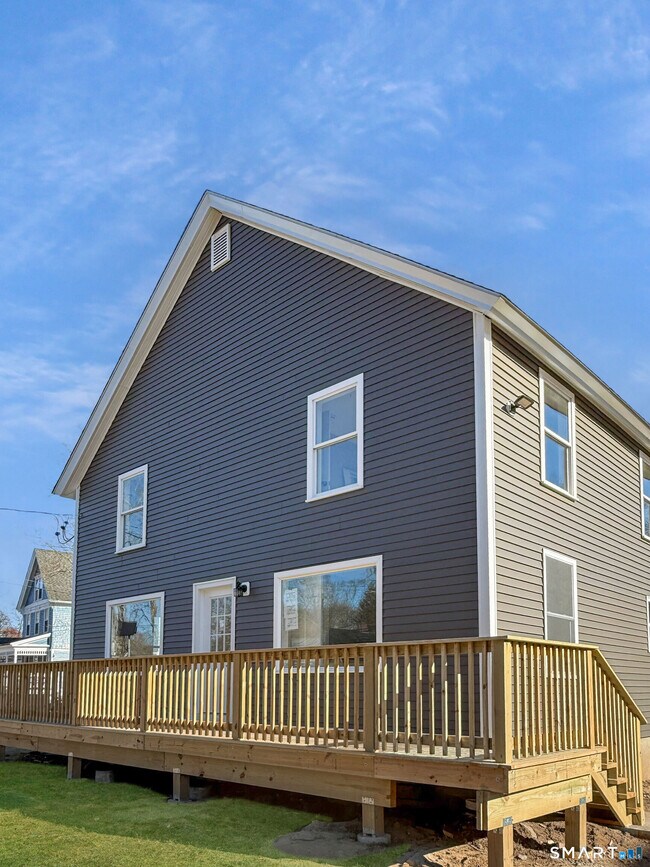 Building Photo - 4 River Rd