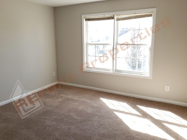 Building Photo - Lovely 4 Bedroom, 2.5 Bath Single-Family H...