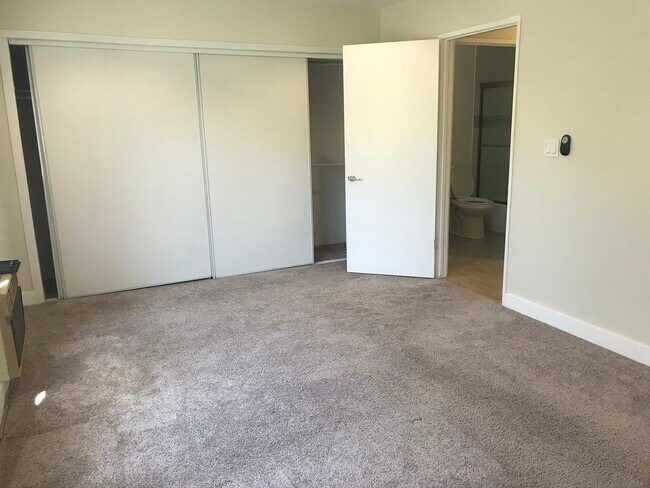 Luxury bedroom - 3414 Jasmine Ave