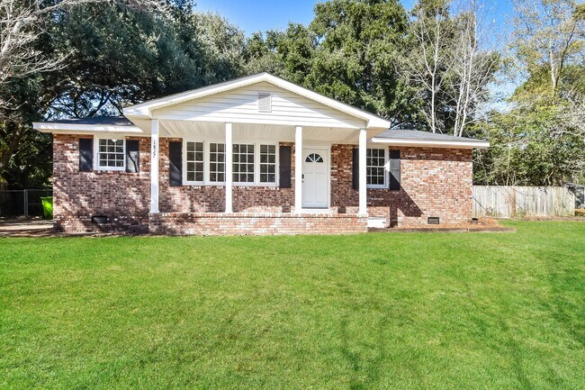 Building Photo - 1827 Beckley Dr