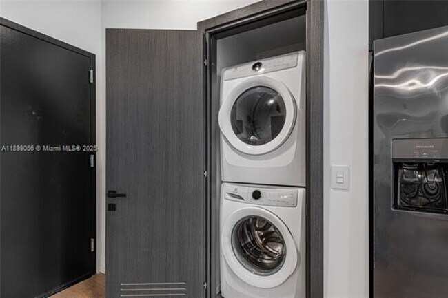 Building Photo - 398 NE 5th St