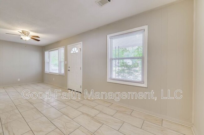 Building Photo - 1813 Alder Dr