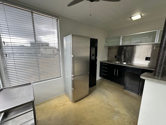 Building Photo - 280 Island Ave