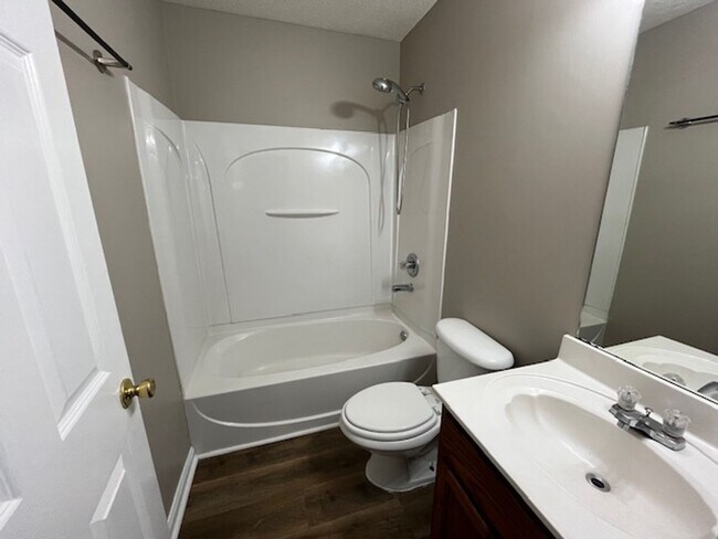 Building Photo - Renovated 3 Bedroom 3 Bath Townhome for Rent!