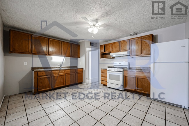 Building Photo - 5Bed/2Bath House at 35th Ave/Cactus! Ready for Immediate Move-In! -- NO HOA!