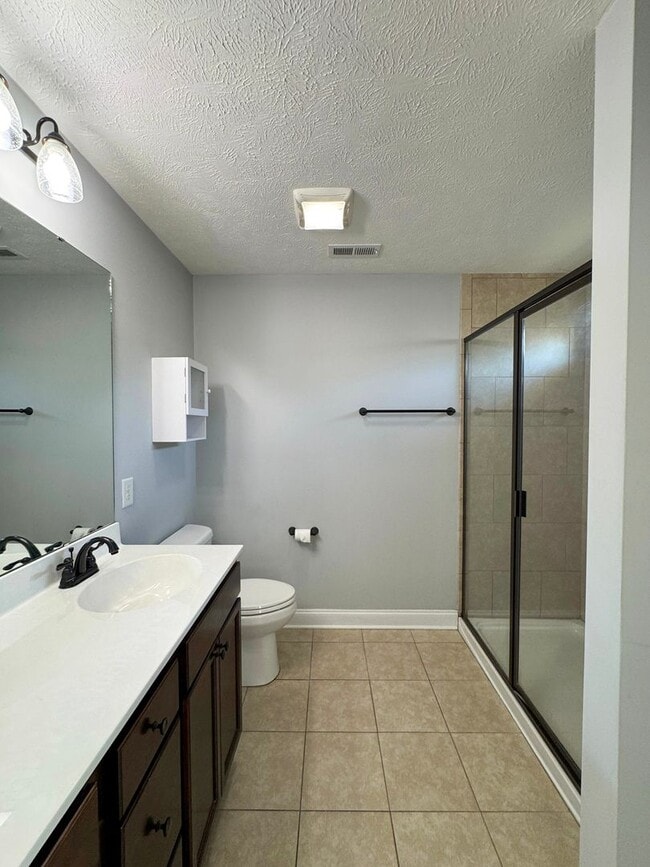 Building Photo - Stunning 4 Bed 2.5 Bath Home in Aberdeen