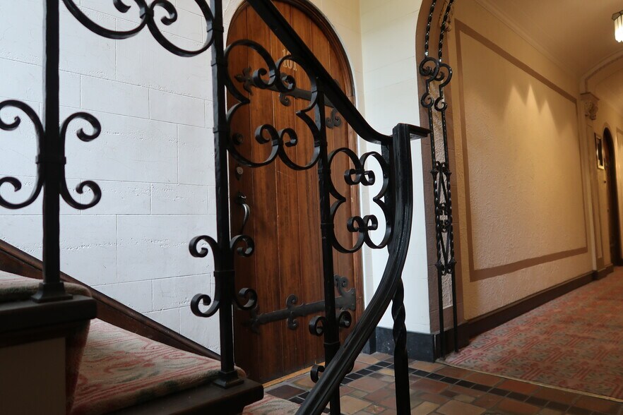 Hallway - 3252 Fremont Ave S