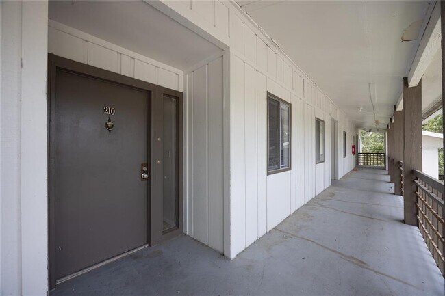 Primary Photo - 6519 W Newberry Rd