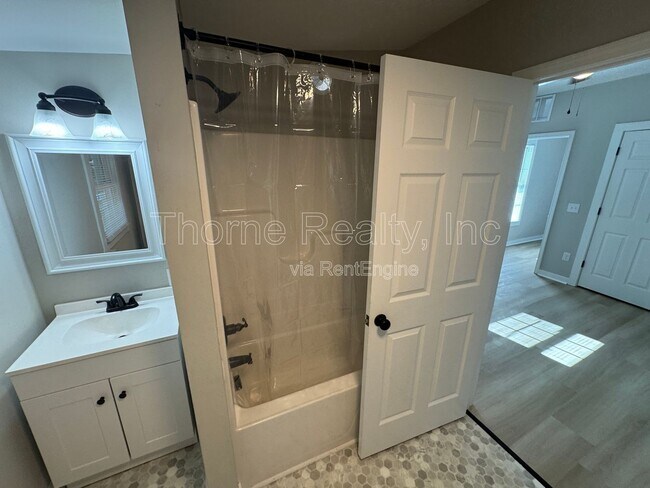 Building Photo - 813 Belleview Ave