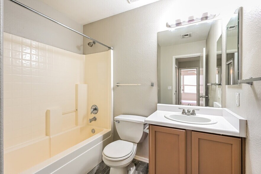 Building Photo - 11338 W Crestbrook Dr