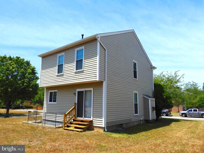 Building Photo - 8566 Kingsway Dr