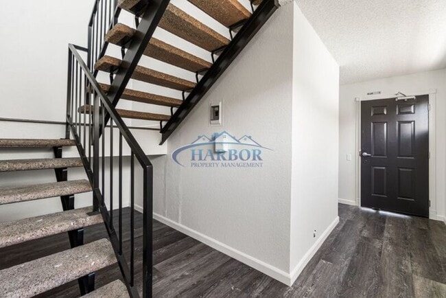 Building Photo - 789 W 18th St