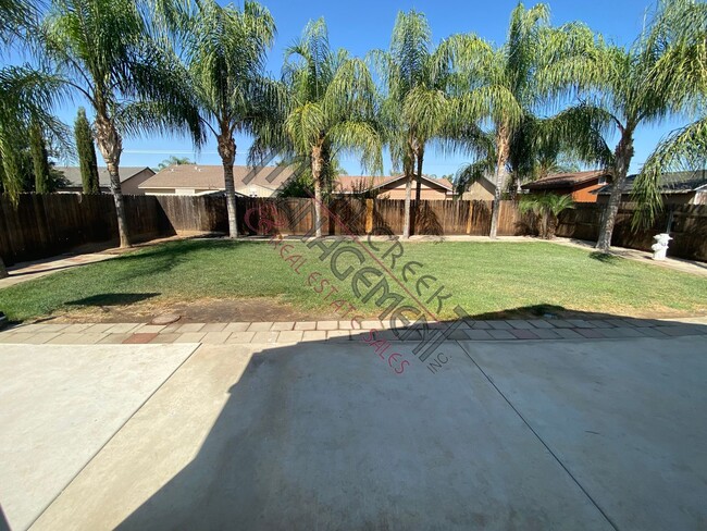 Building Photo - Lovely 3 Bed/2 Bath w/Yard Care Included L...