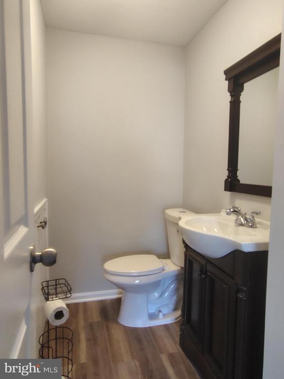 Building Photo - 564 Hollyberry Way