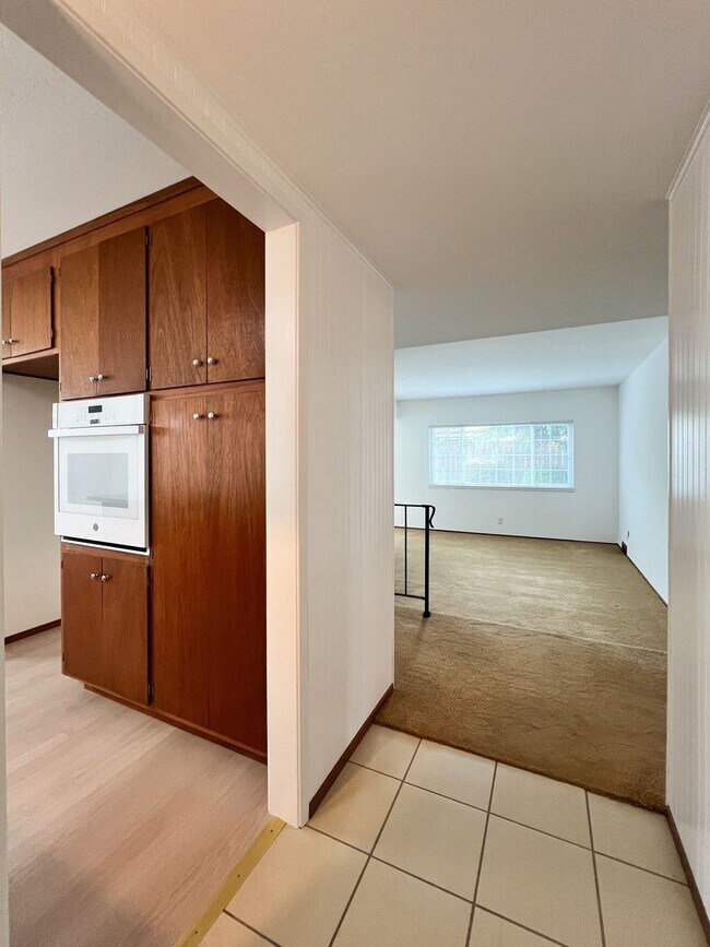 Building Photo - Charming Three Bedroom North Napa Home