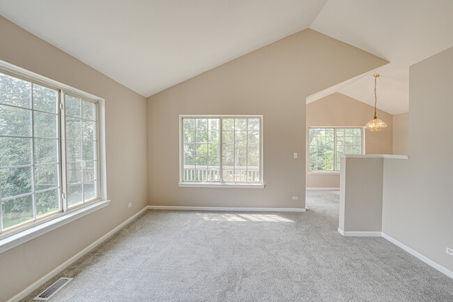 Building Photo - 3399 Ravinia Cir