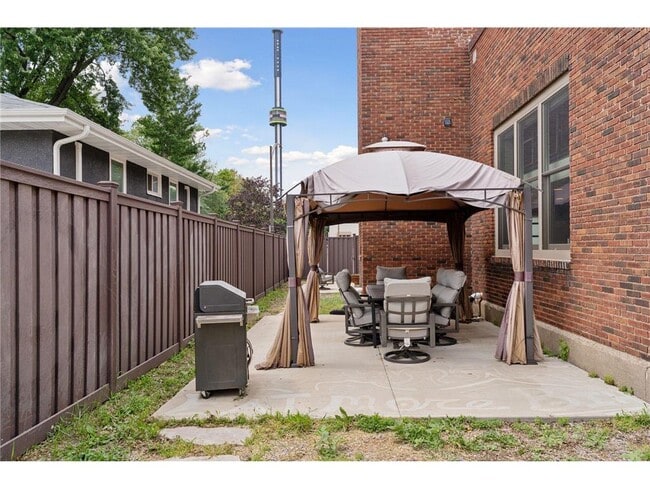 Building Photo - 1290 Snelling Ave N