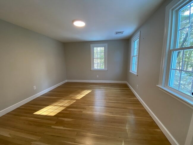 Building Photo - 16 Sears Rd