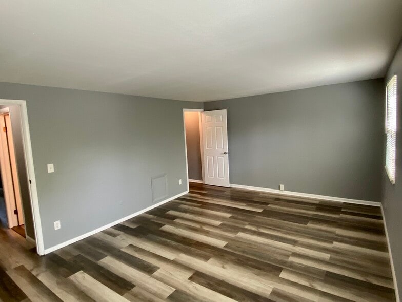 Building Photo - 83 Marco Ln