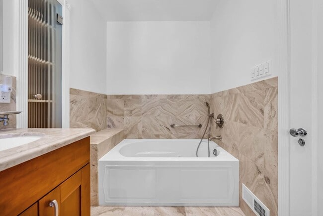 Building Photo - Gorgeous Golden Gate Heights home with gar...