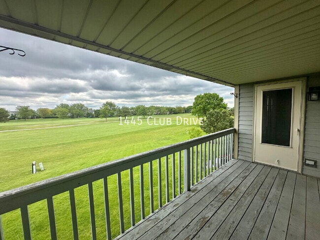 Building Photo - 1445 Club Dr