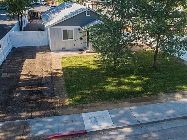 Building Photo - Updated Two bedroom with Large Fenced Yard